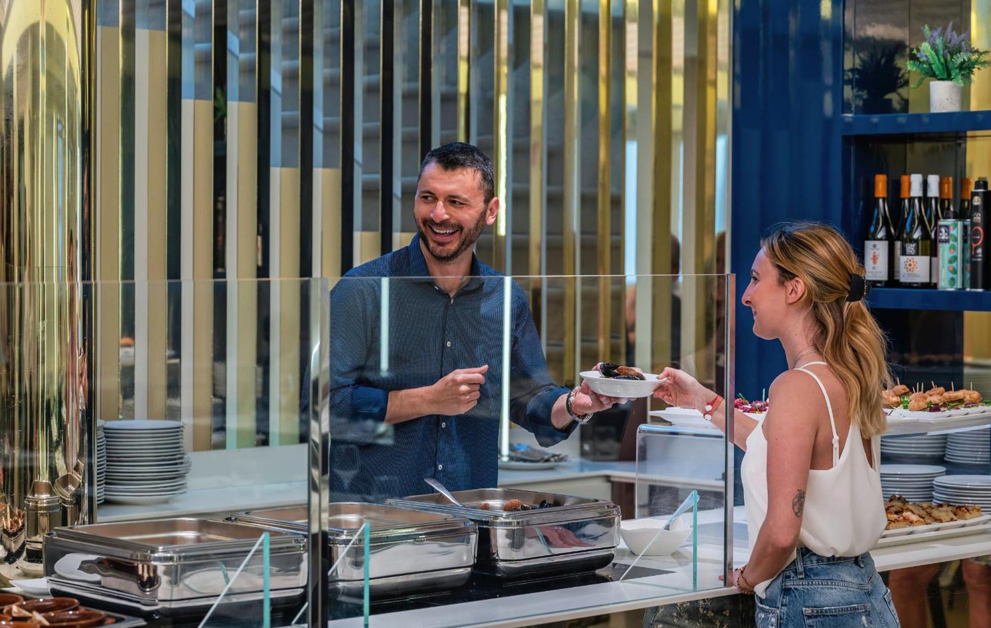 קאטוליקה Hotel Universal מראה חיצוני תמונה